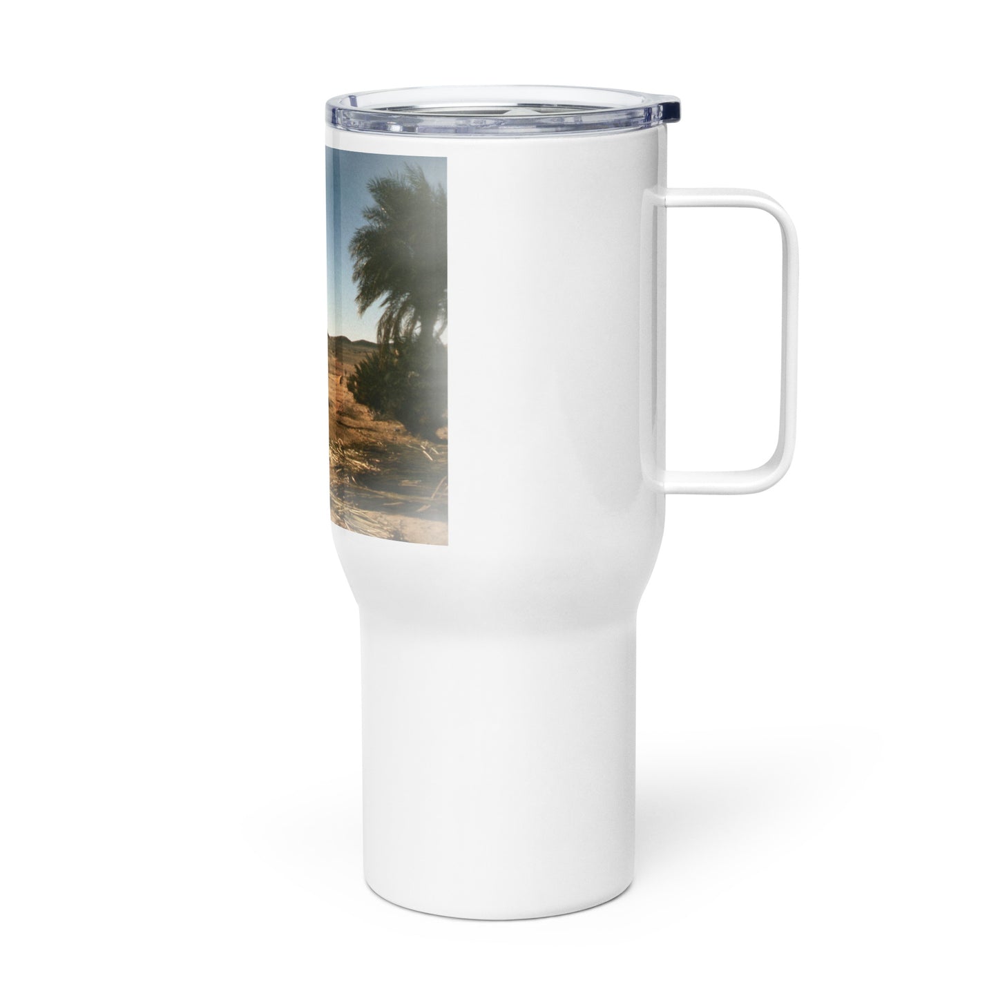 Travel mug with a handle