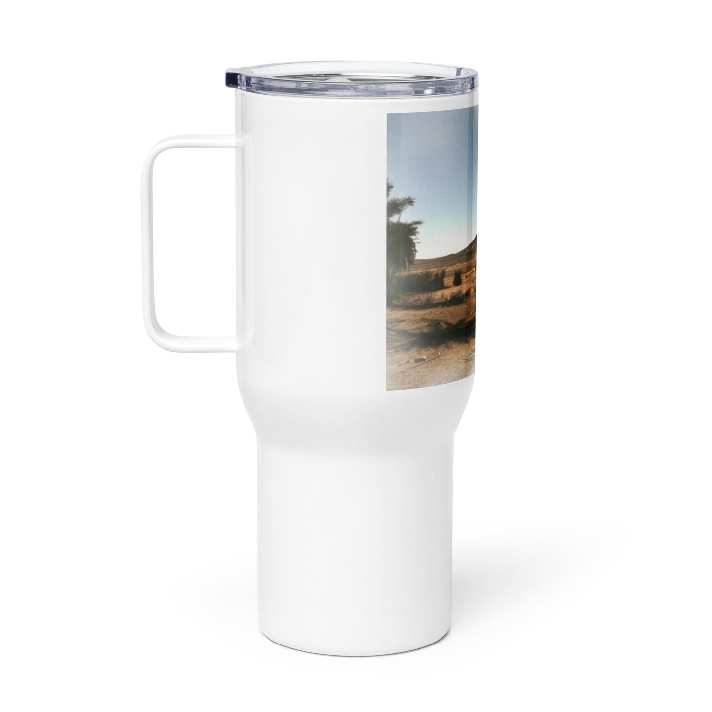 Travel mug with a handle